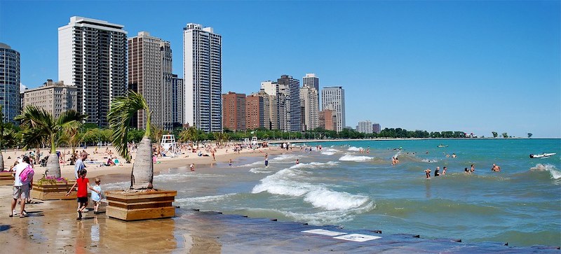 O que fazer no verão em Chicago: praia Oak Street Beach