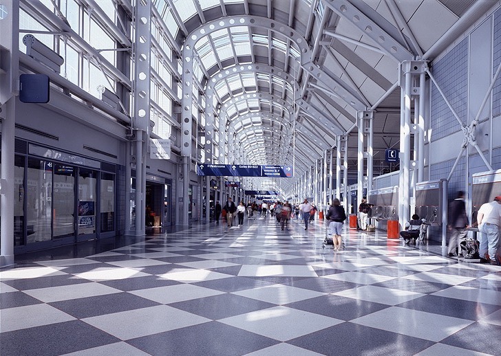 Interior do Aeroporto Internacional O'Hare em Chicago