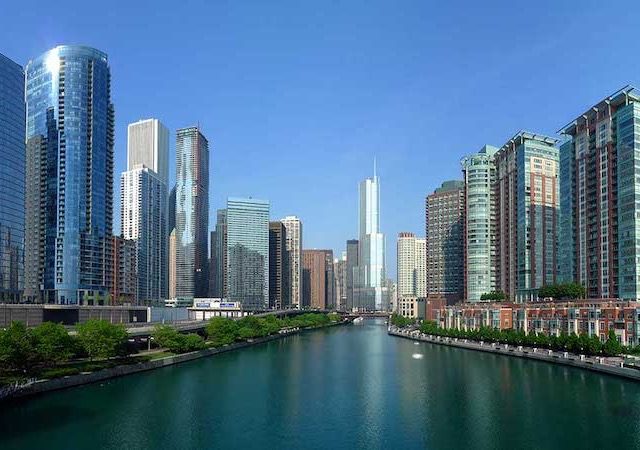 Edifícios ao redor do Chicago River