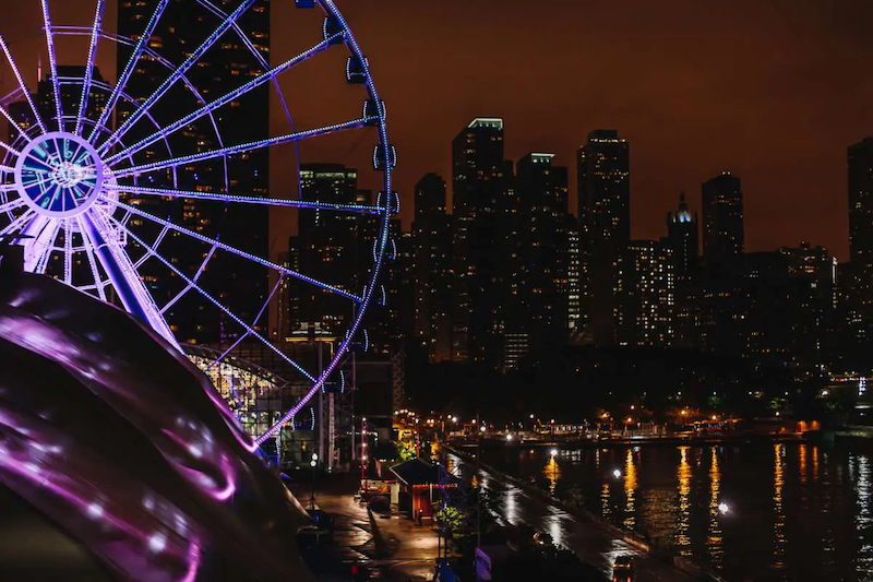 Roda-gigante do Navy Pier em Chicago à noite