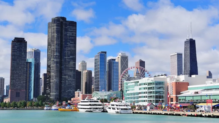 Navy Pier no bairro Streeterville em Chicago