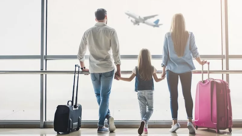 Família no aeroporto